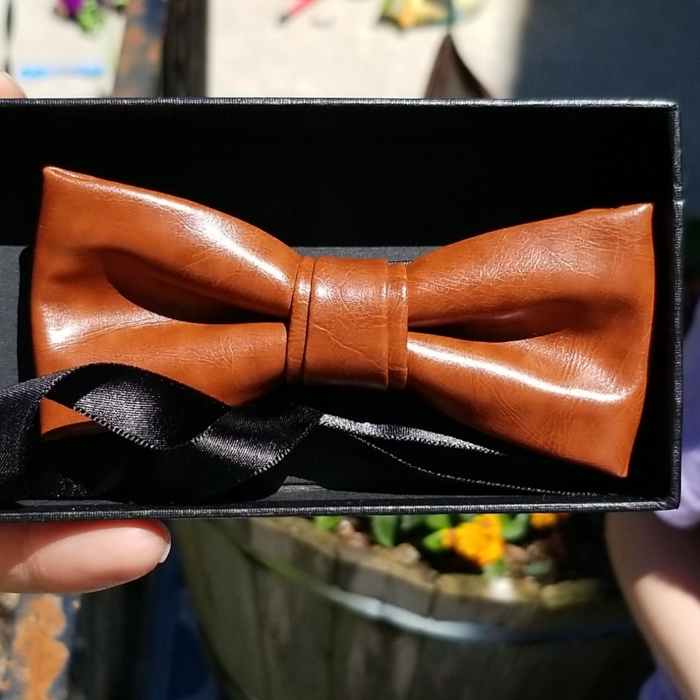 Adjustable faux leather bow tie
